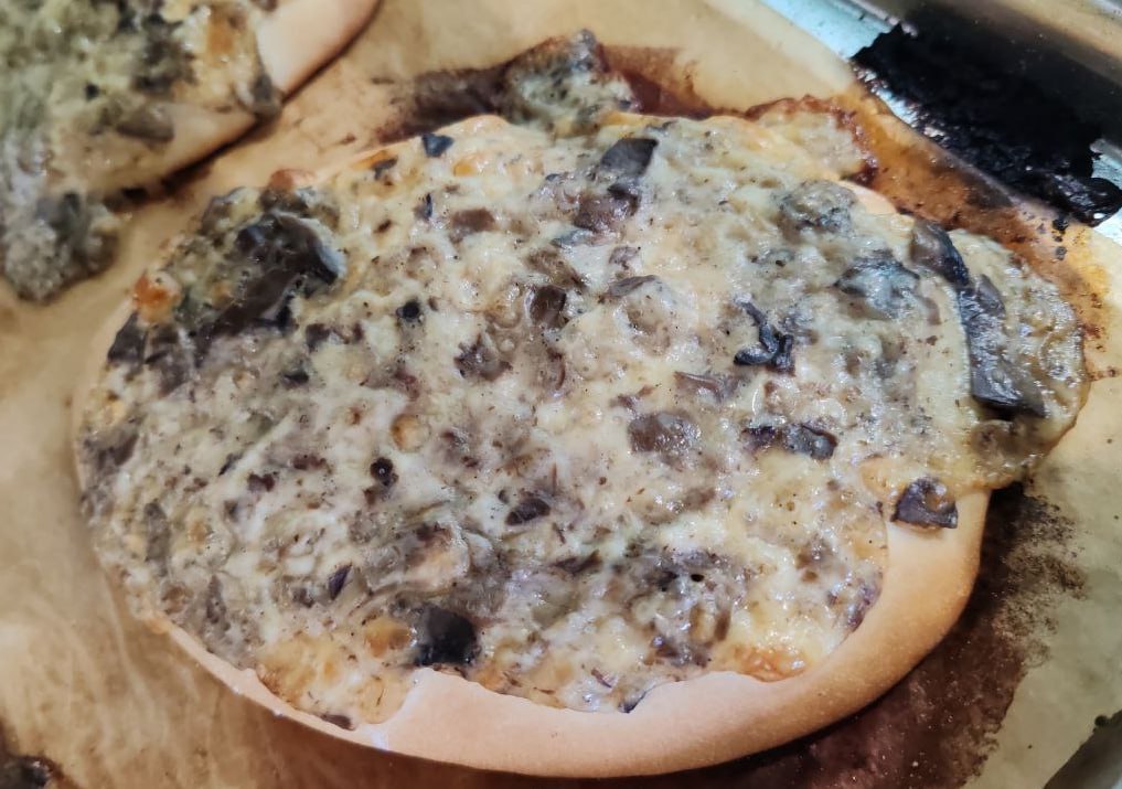 Лепешка с сыром и грибами